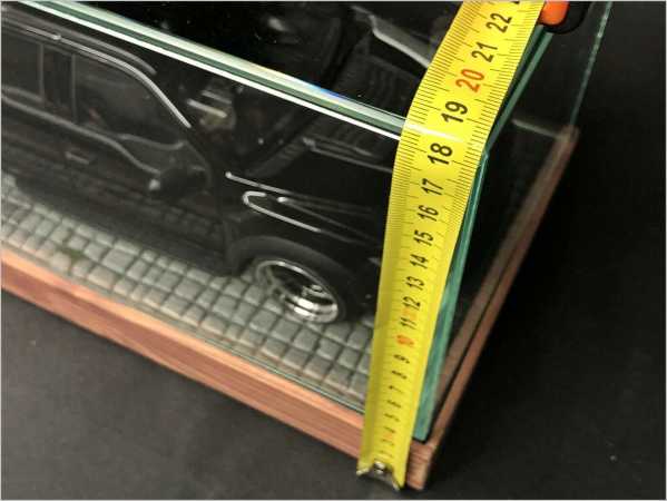 1:18 Tuning Glas-Pflasterstein Optik Edition Edel Glas Holz Vitrine [STAUBDICHT]