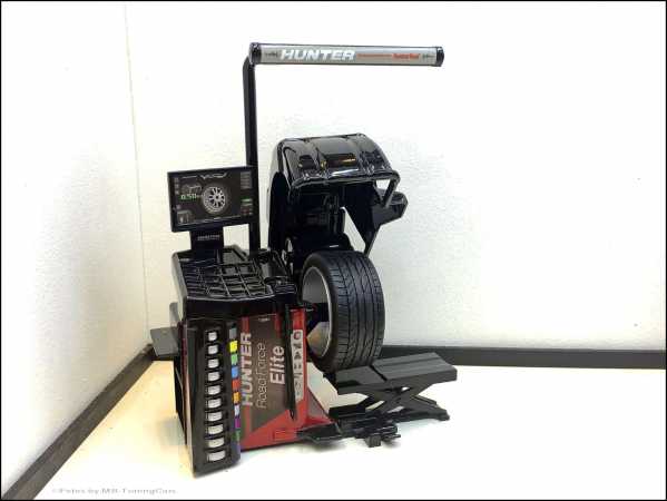 1:18  HUNTER Road Force Elite Wheel Balancer Auswuchtmaschine USA DIORAMA
