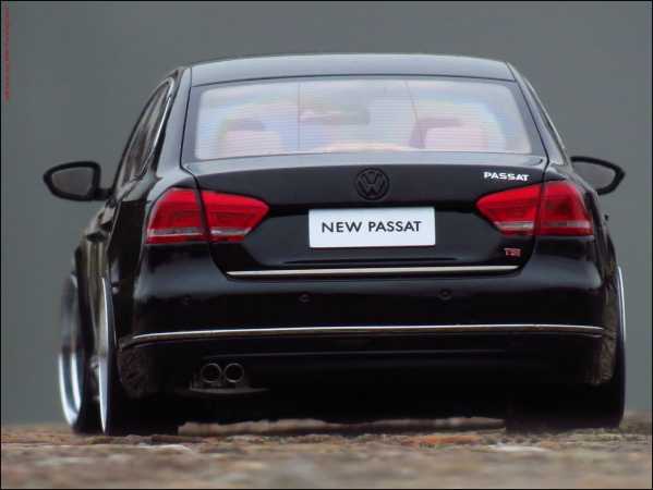 1:18 VW Passat B7 Limousine 2011 + BBS LM  Alu-Felgen