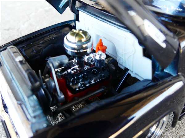 1:18 Ford F100 Pick UP Black Edition