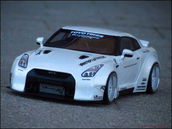 1:18 NISSAN LB GT-R R35 BREITBAU "LIBERTY WALK" LIMITED