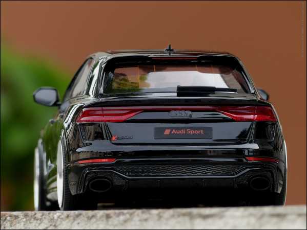 1:18 Audi RSQ8 Black Magic inkl. MB Alufelgen - no opening Car