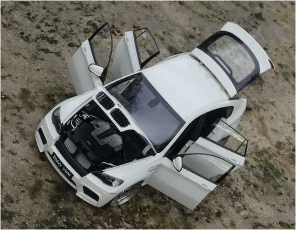 1:18 BMW X6M E71M 2009 alpinweiß - Voll Aluminium Felgen = inkl. OVP