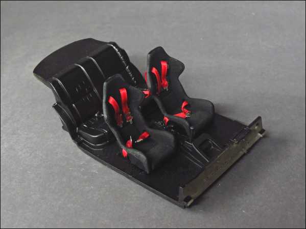 1:18 Sportgurt [ROT]