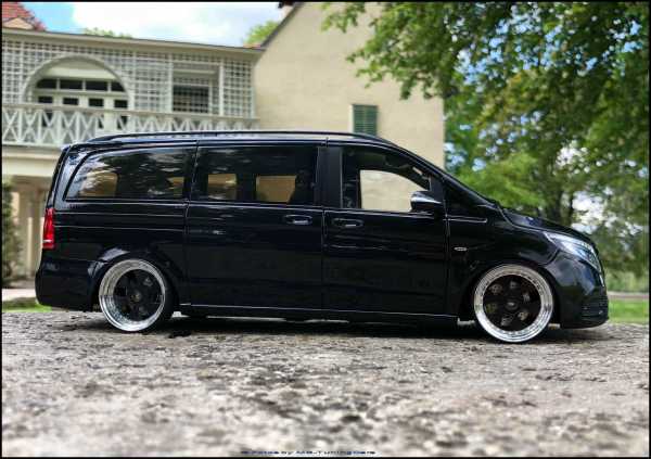 1:18 Mercedes-Benz V-Class AMG Black Line schwarz metallic + 3tlg.MB Alufelgen