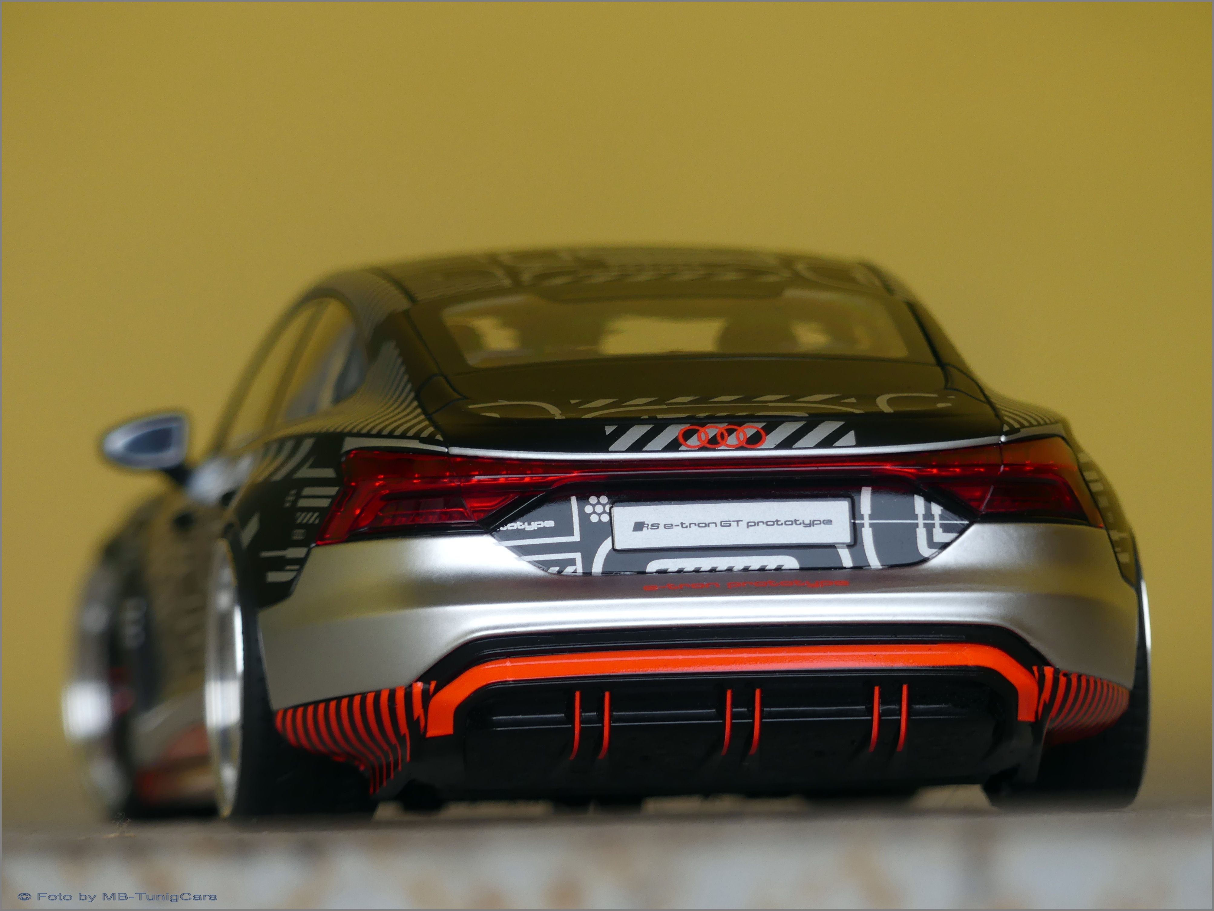 Audi e-tron GT Pullback, Kyalamigrün, 1:38