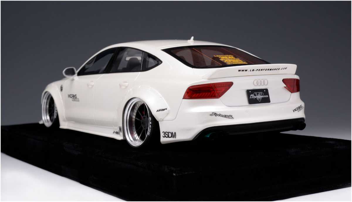 1:18 Audi A7 Liberty Walk LB Performance - AB Modelle -  Glanz Weiß auf Alcantara Vitrine