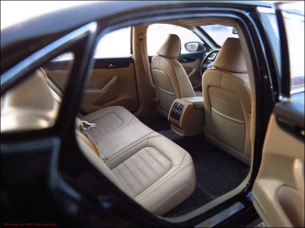 1:18 VW Passat B7 Limousine 2011 + BBS LM  Alu-Felgen