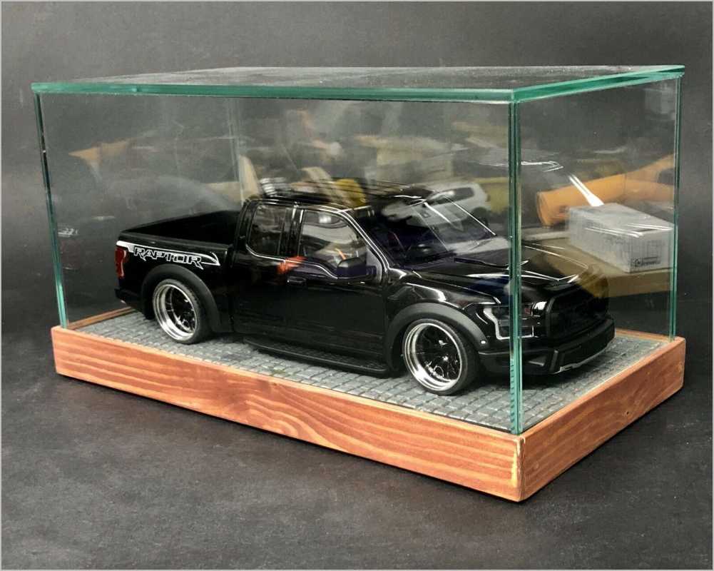 1:18 Tuning Glas-Pflasterstein Optik Edition Edel Glas Holz Vitrine [STAUBDICHT]