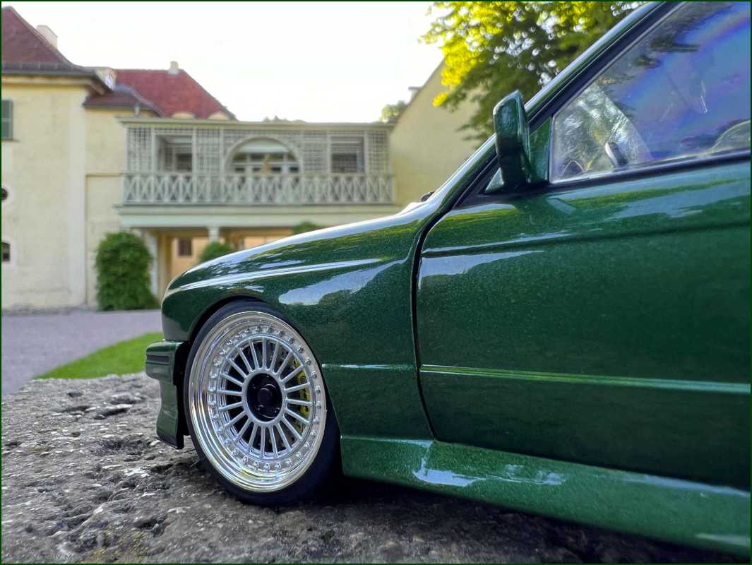 MB-TuningCars - 1:18 BMW E30 M3 - British Racing Green Color - inkl.OVP