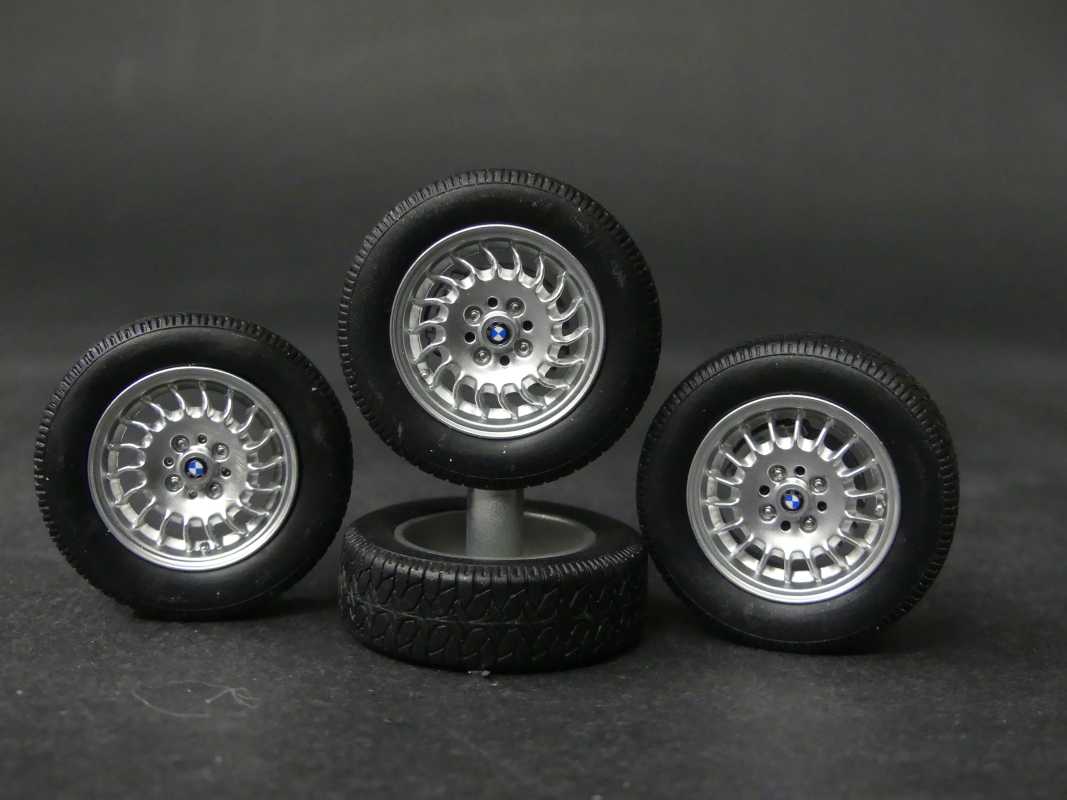 1:18 BMW E30 325i Cabrio Felgensatz